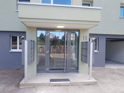 2018 Ersatz Eingangstüren bei 2 Mehrfamilienhäusern in Wil (Aluminium-Türen)